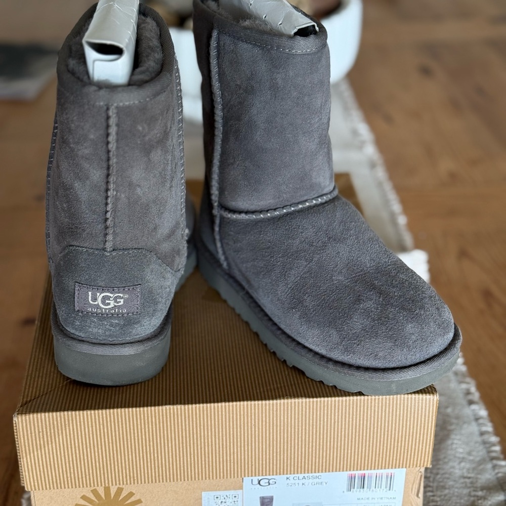 Excellent condition kids UGG UGGs boots size 2 classic grey gray